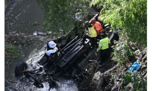 危地马拉一巴士坠河致51人死亡 总统宣布全国进入哀悼期