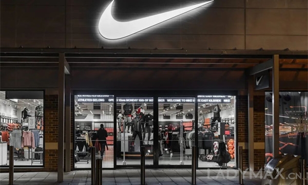 早报 | Nike第四财季利润大跌28%；Phoebe Philo个人品牌9月将发布首个系列