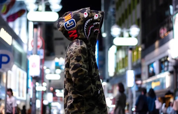 深度 | NewJeans 能救活 Bape 吗？